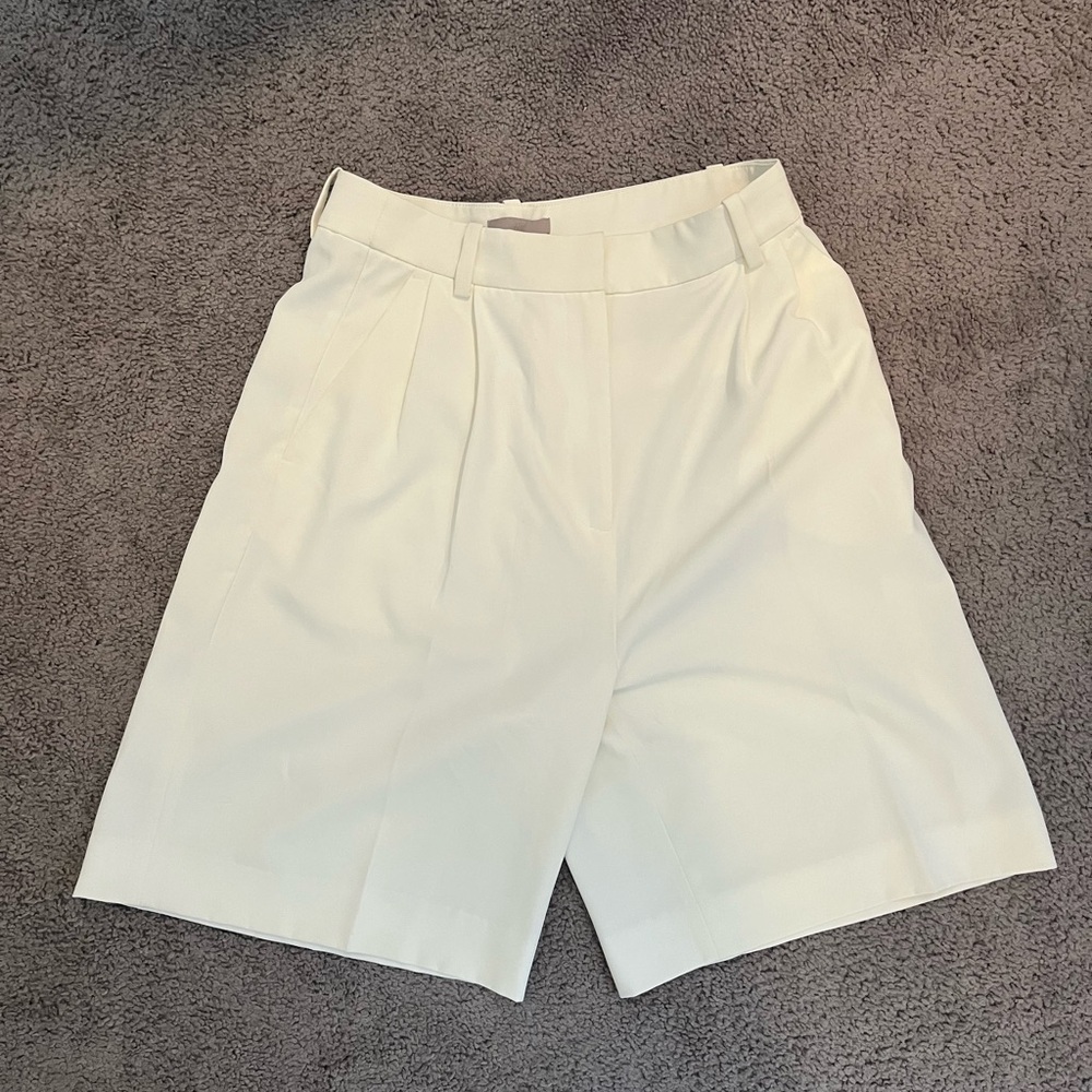 H&M Bermuda White Shorts